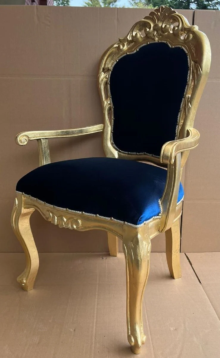 Luxus Barock Esszimmer Stuhl Royalblau / Gold - Handgefertigter Barockstil Stuhl mit Armlehnen und edlem Samtstoff - Esszimmer Möbel im Barockstil