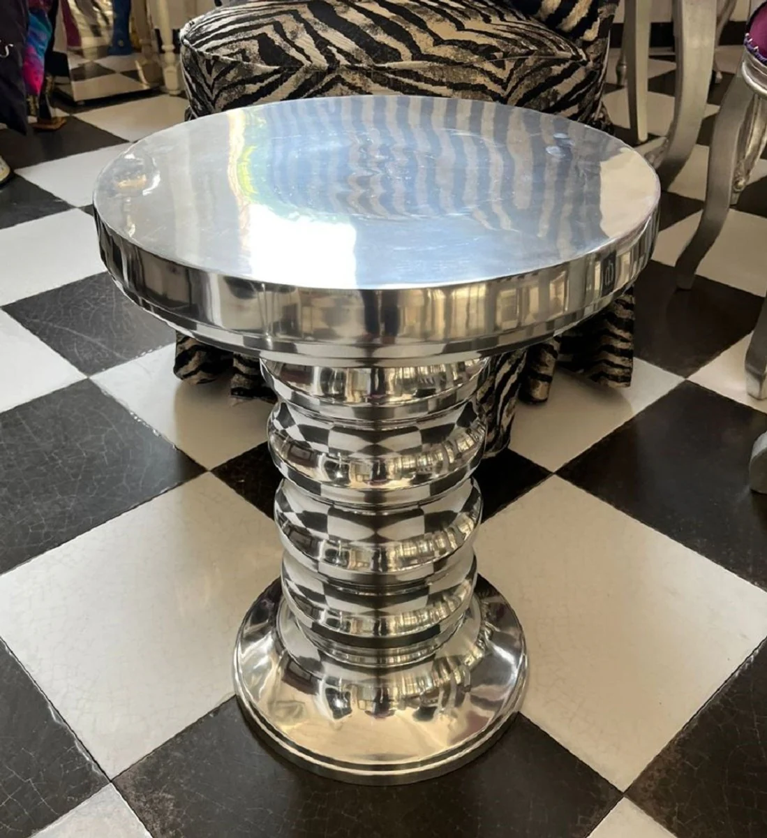 Luxus Beistelltisch Silber Ø 38 x H. 48 cm - Runder Aluminium Tisch - Wohnzimmer Möbel - Luxus Möbel - Designer Möbel - Luxus Einrichtung - Designer Einrichtung