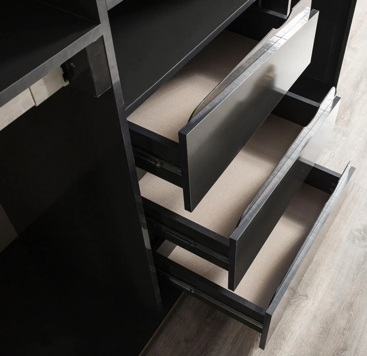 Luxus Art Deco Schlafzimmerschrank Grau / Gold 265 x 67 x H. 220 cm - Edler Massivholz Kleiderschrank mit 6 verspiegelten Türen - Schlafzimmer Möbel - Luxus Qualität