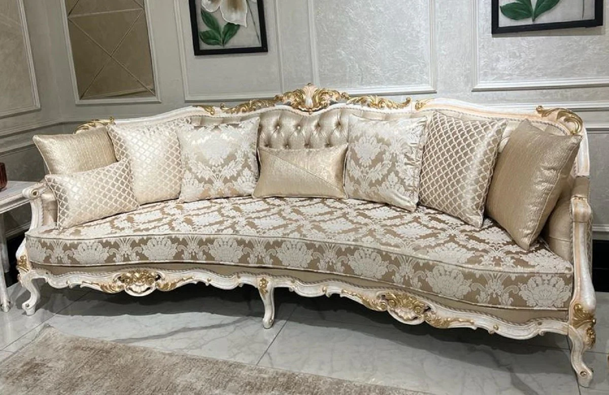 Luxus Barock Sofa Gold / Weiß / Gold - Handgefertigtes Wohnzimmer Sofa mit elegantem Muster und dekorativen Kissen - Wohnzimmer Möbel im Barockstil