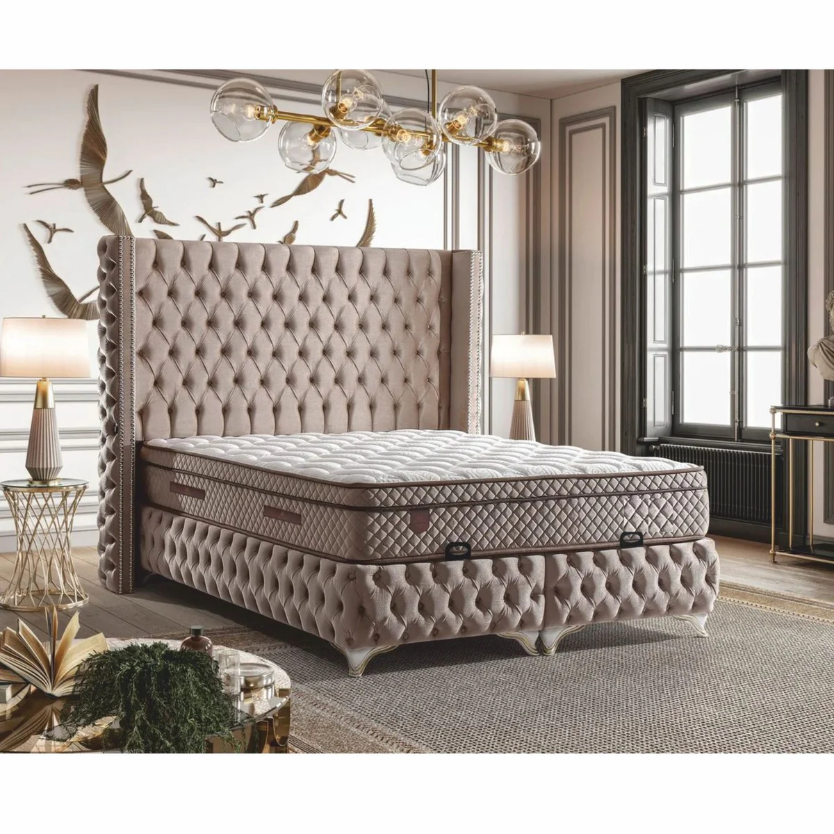 Luxus Chesterfield Samt Doppelbett mit Matratze Greige / Weiß / Gold - Verschiedene Größen