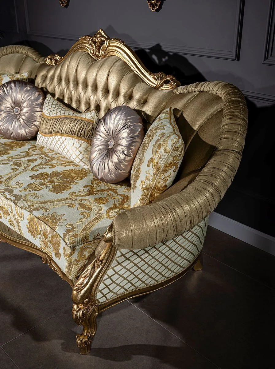 Luxus Barock Sofa Gold / Weiß 256 x 87 x H. 120 cm - Prunkvolles Wohnzimmer Sofa mit dekorativen Kissen - Wohnzimmer Möbel im Barockstil