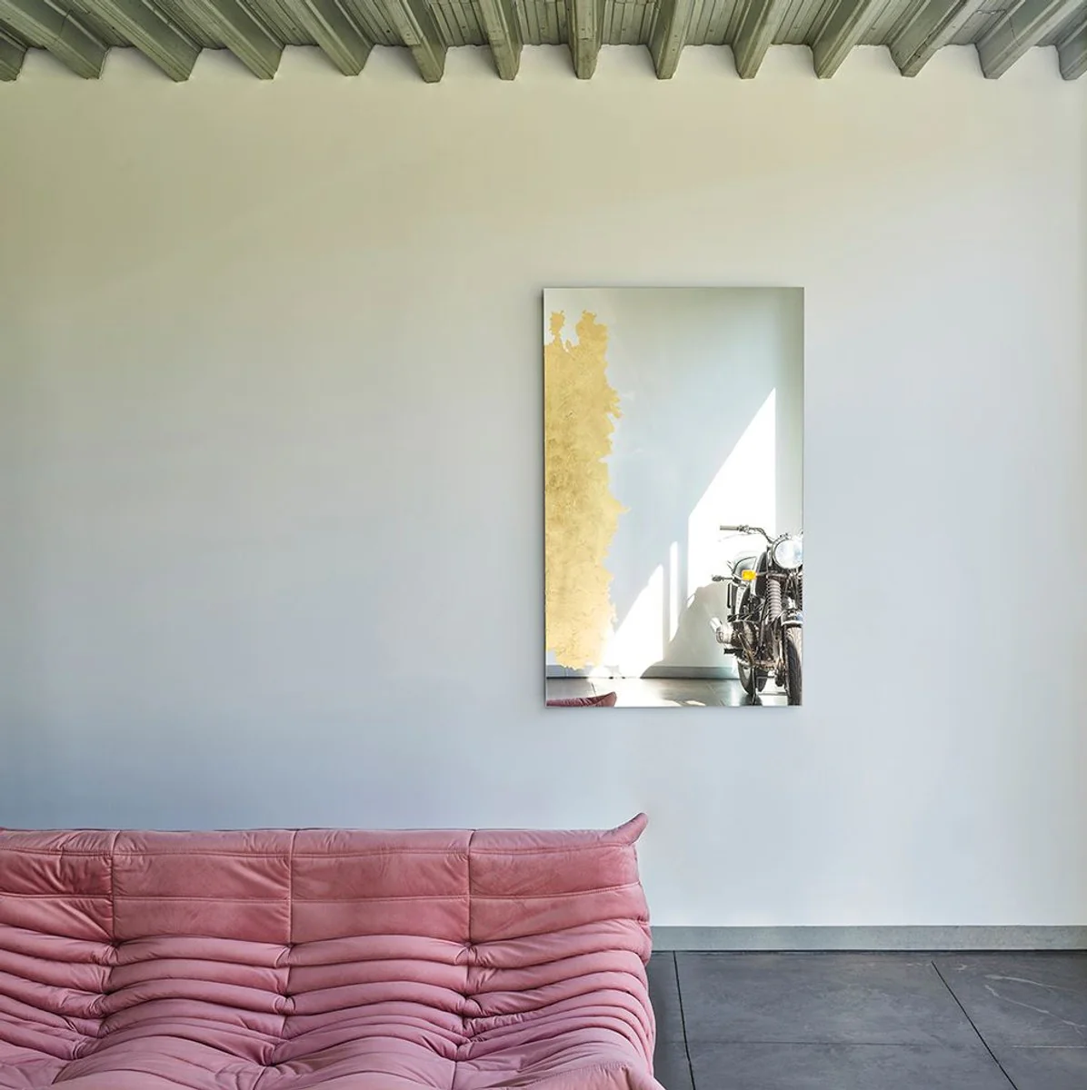 Luxus Wandspiegel Gold 80 x 2,5 x H. 130 cm - Rechteckiger Wohnzimmer Spiegel - Schlafzimmer Spiegel - Garderoben Spiegel - Luxus Möbel - Luxus Interior - Luxus Qualität