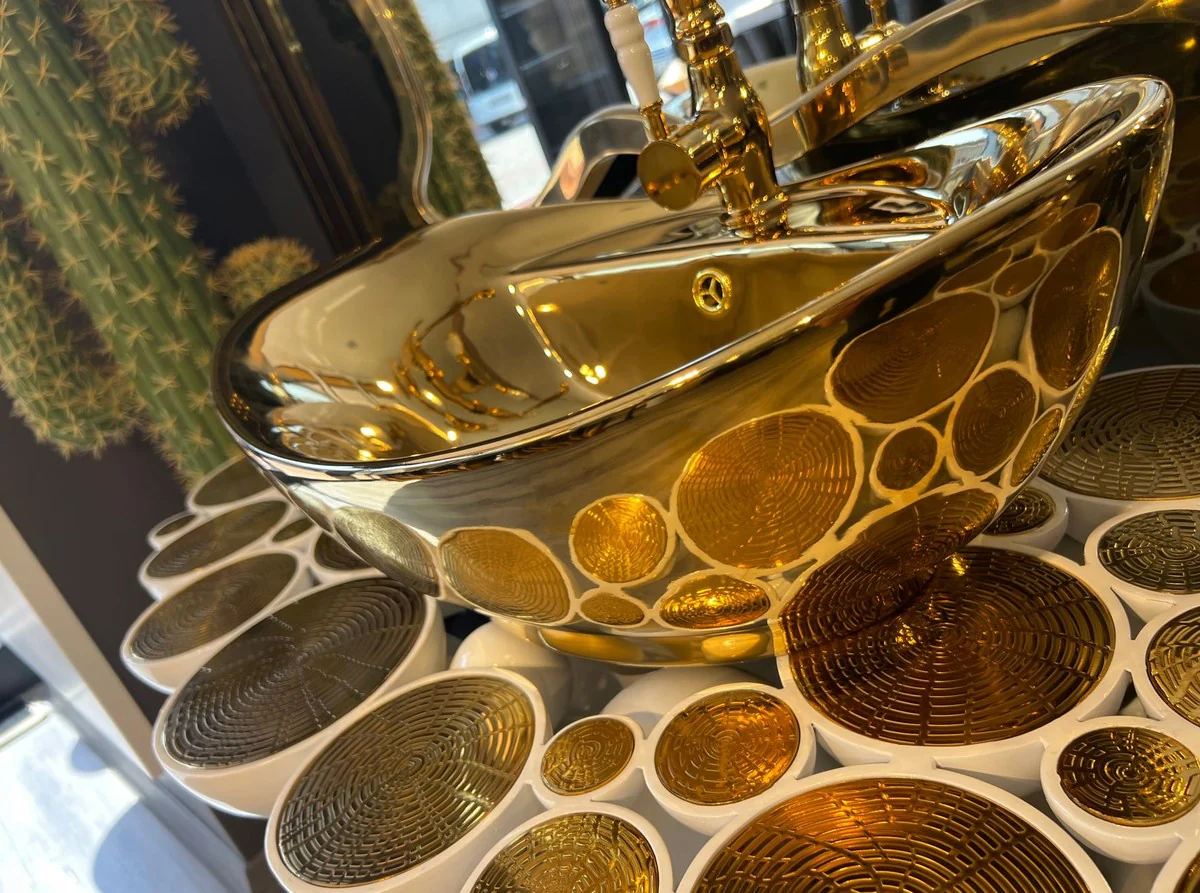 Luxus Designer Badezimmer Set Weiß / Gold 150 x 58 x H. 70 cm - 1 Waschtisch mit Waschbecken und Armatur - Badezimmer Möbel - Luxus Möbel - Designer Möbel