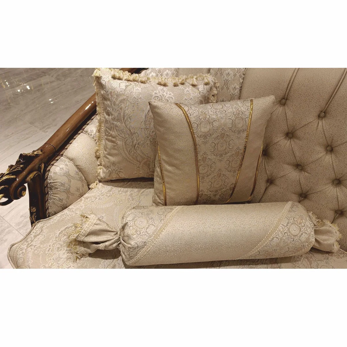 Luxus Barock Sofa Beige / Braun / Gold H. 234 cm - Barock Wohnzimmer Möbel