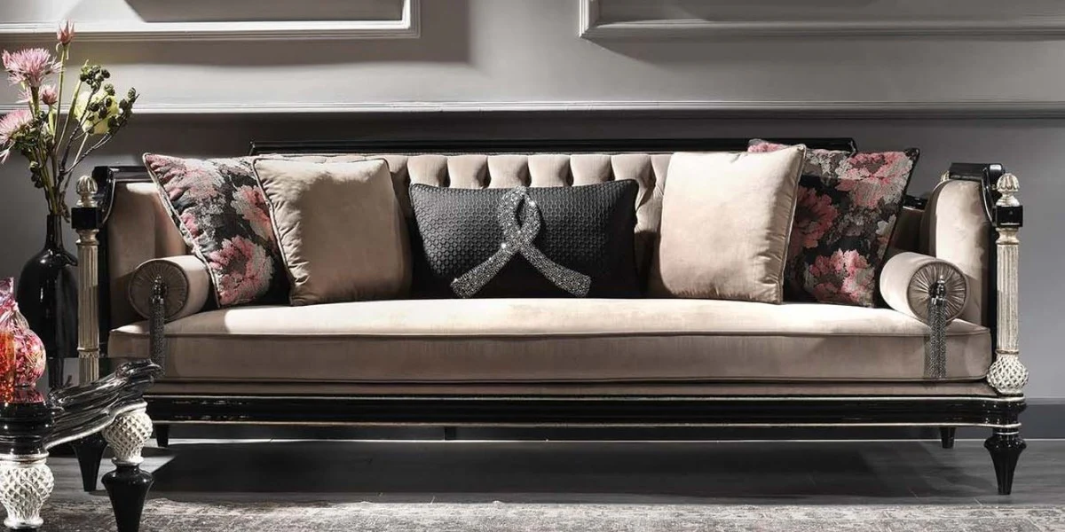 Luxus Barock Samt Sofa Beige / Schwarz / Silber / Antik Gold 250 x 95 x H. 80 cm - Prunkvolles Wohnzimmer Sofa im Barockstil