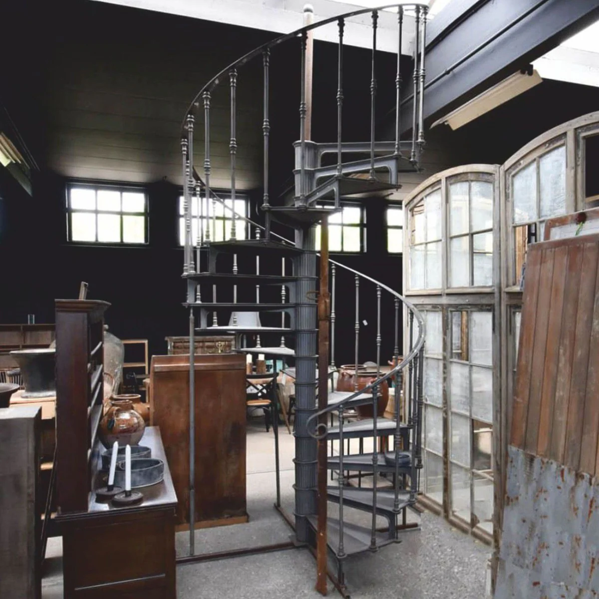 Gusseisen Wendeltreppe mit Geländer rechte Seite Grau H. 289 cm - Rustikale Spiraltreppe