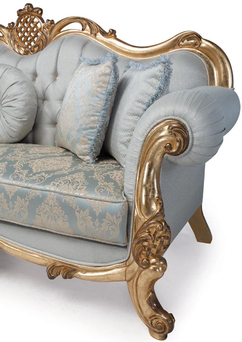 Luxus Barock Wohnzimmer Sofa mit dekorativen Kissen Hellblau / Türkis / Gold 222 x 82 x H. 120 cm - Barock Wohnzimmermöbel