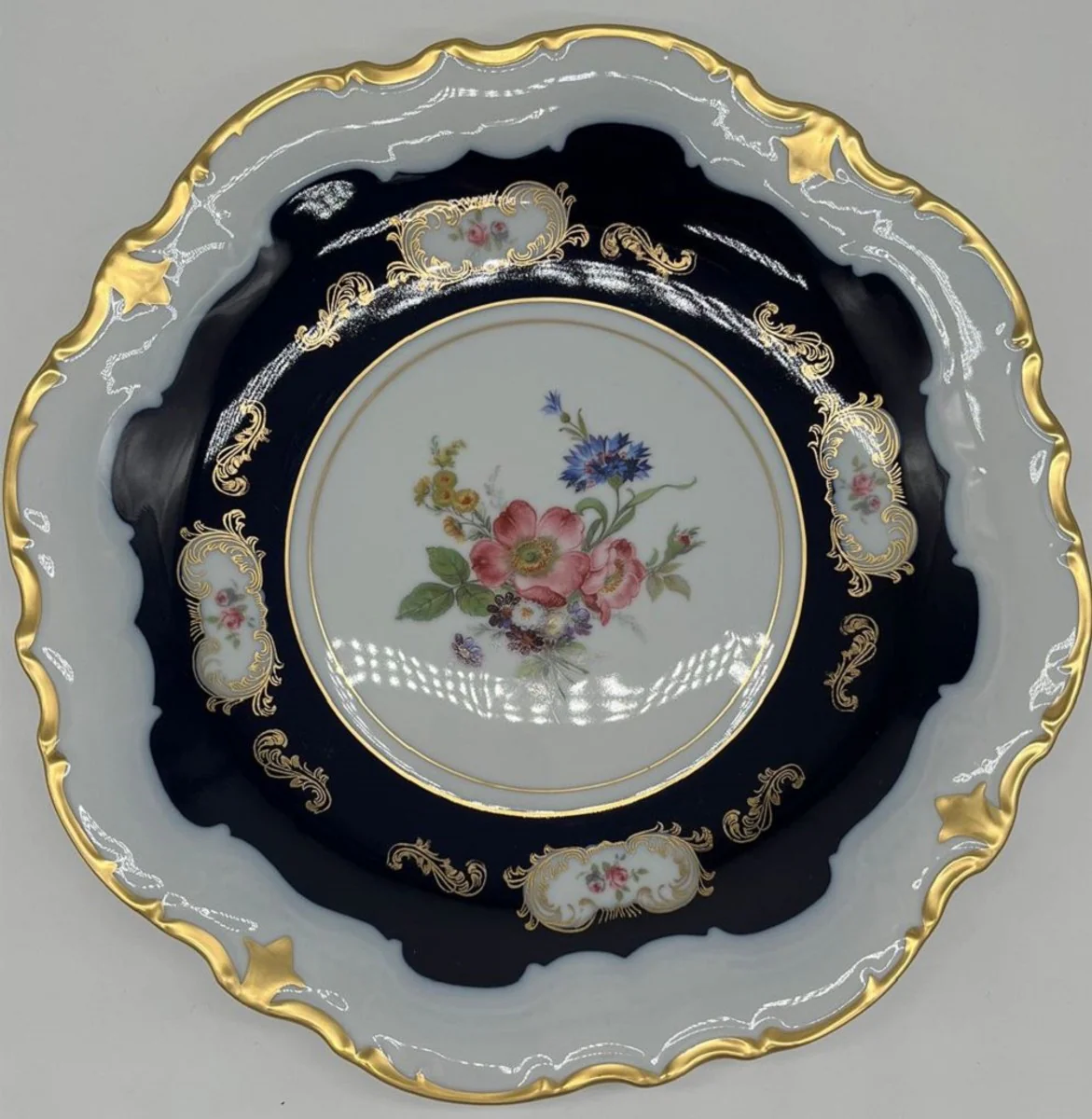 Luxus Barock Porzellan Teller Weiß / Dunkelblau / Mehrfarbig / Gold Ø 33 cm - Porzellan Essteller - Luxus Barock Porzellan Accessoires - Reichenbach Porzellan - Made in Germany