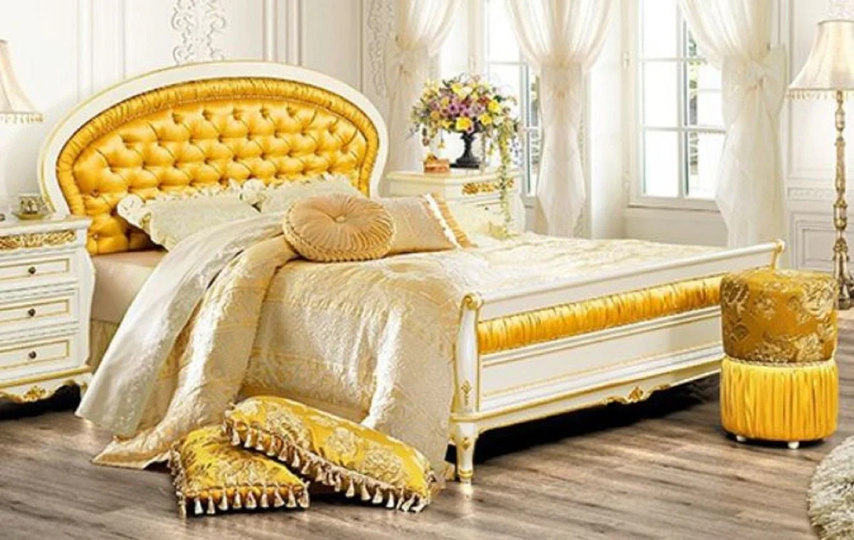 Luxus Barock Doppelbett mit Glitzersteinen Gold / Weiß - Prunkvolles Massivholz Bett - Luxus Schlafzimmer Möbel im Barockstil - Barock Schlafzimmer Möbel - Edel & Prunkvoll
