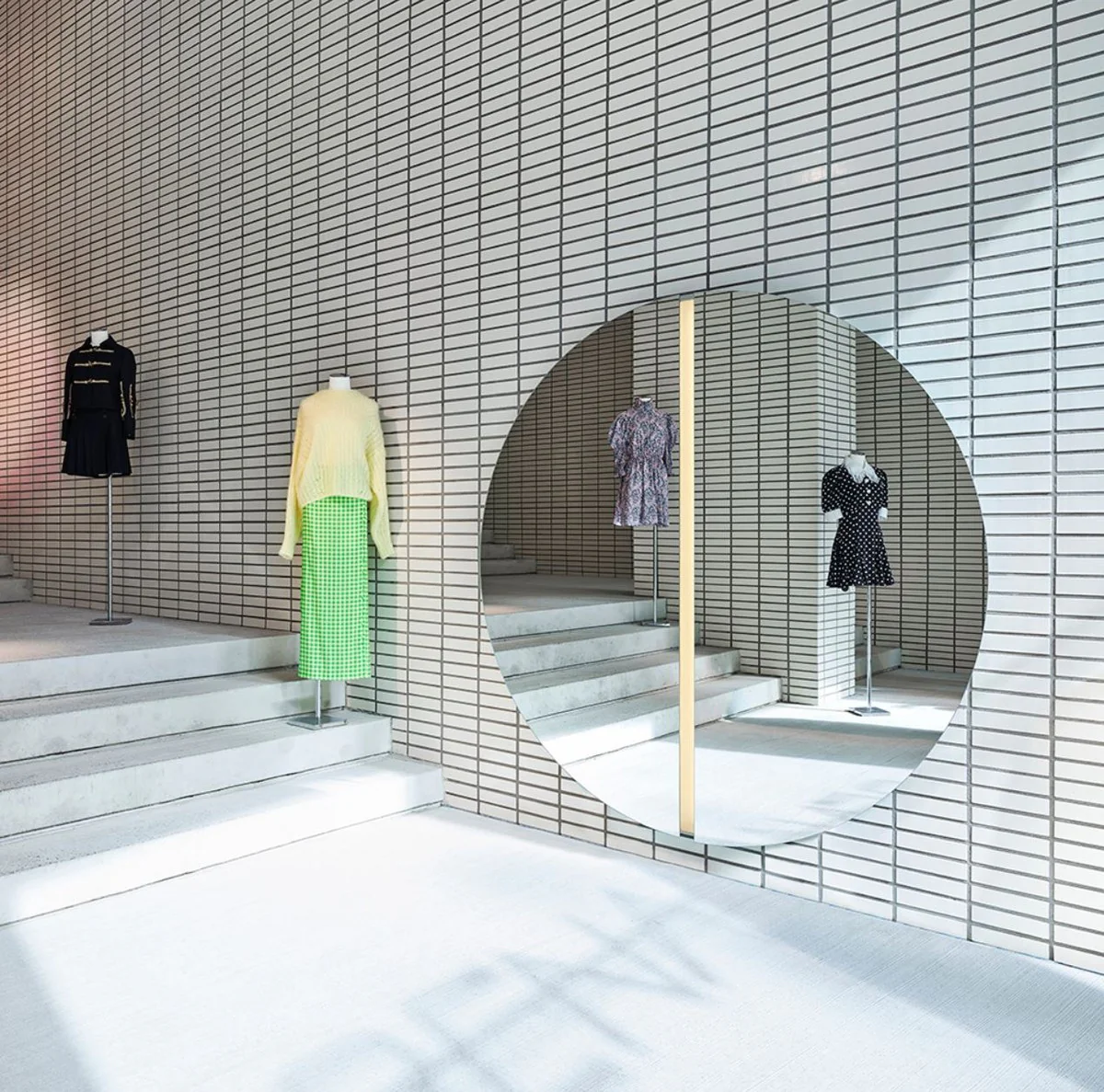 Luxus Spiegel 200 x 3,5 x H. 200 cm - Runder Wandspiegel mit LED Streifen - Wohnzimmer Hotel Restaurant Boutique Spiegel