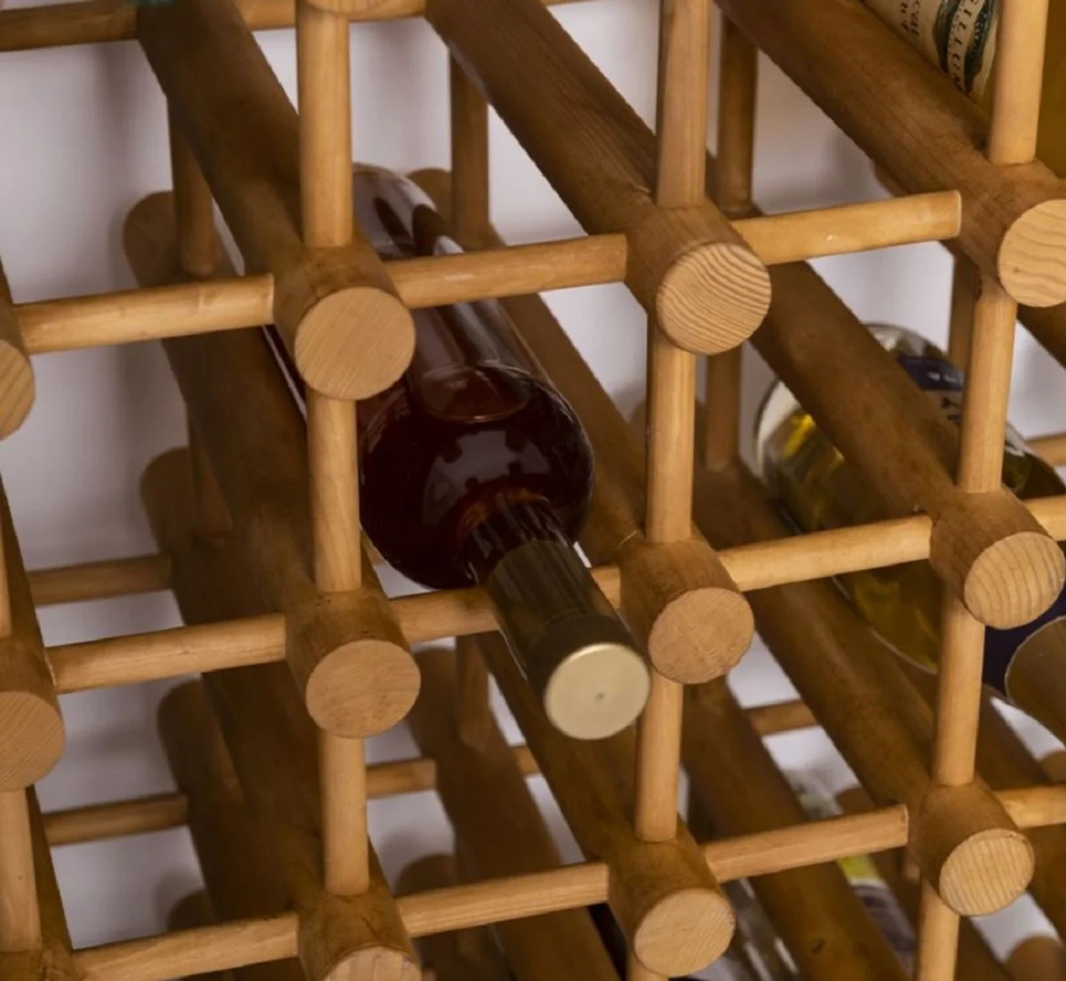 Landhausstil Massivholz Weinschrank Schwarz / Naturfarben 68 x 35 x H. 200 cm - Massivholz Weinregal im Landhausstil - Massivholz Bar Möbel - Landhausstil Bar Möbel