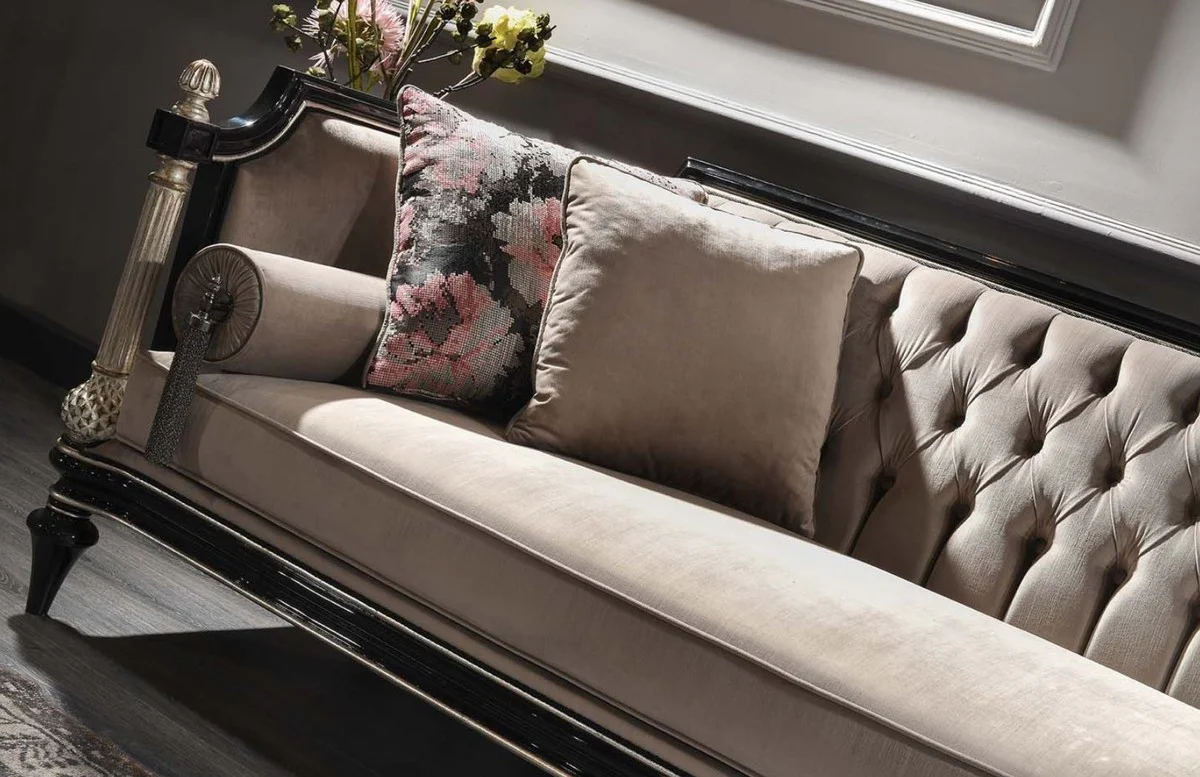 Luxus Barock Samt Sofa Beige / Schwarz / Silber / Antik Gold 250 x 95 x H. 80 cm - Prunkvolles Wohnzimmer Sofa im Barockstil