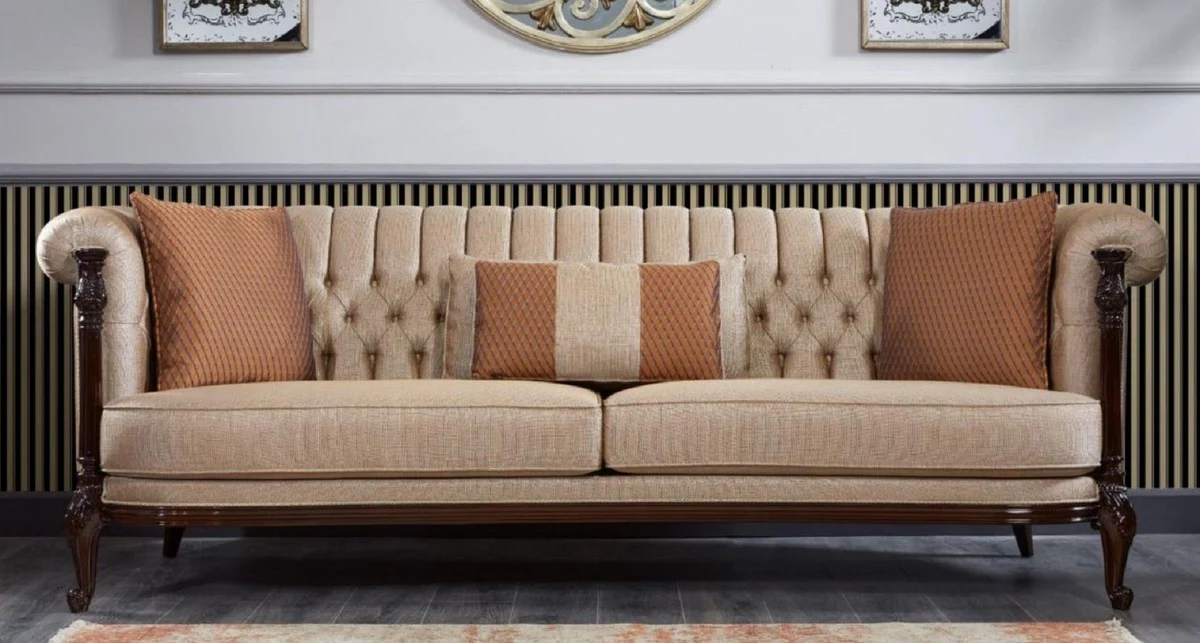 Luxus Barock Chesterfield Sofa Beige / Dunkelbraun - Prunkvolles Wohnzimmer Sofa - Barockstil Wohnzimmer Möbel - Luxus Möbel im Barockstil - Barock Einrichtung - Edel & Prunkvoll