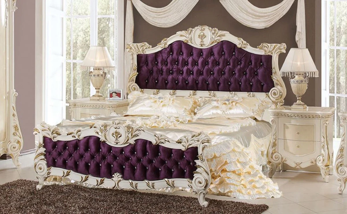 Luxus Barock Schlafzimmer Set Lila / Weiß / Gold - 1 Doppelbett mit Kopfteil & 2 Nachtkommoden - Barock Schlafzimmer Möbel - Luxus Möbel im Barockstil - Edel & Prunkvoll