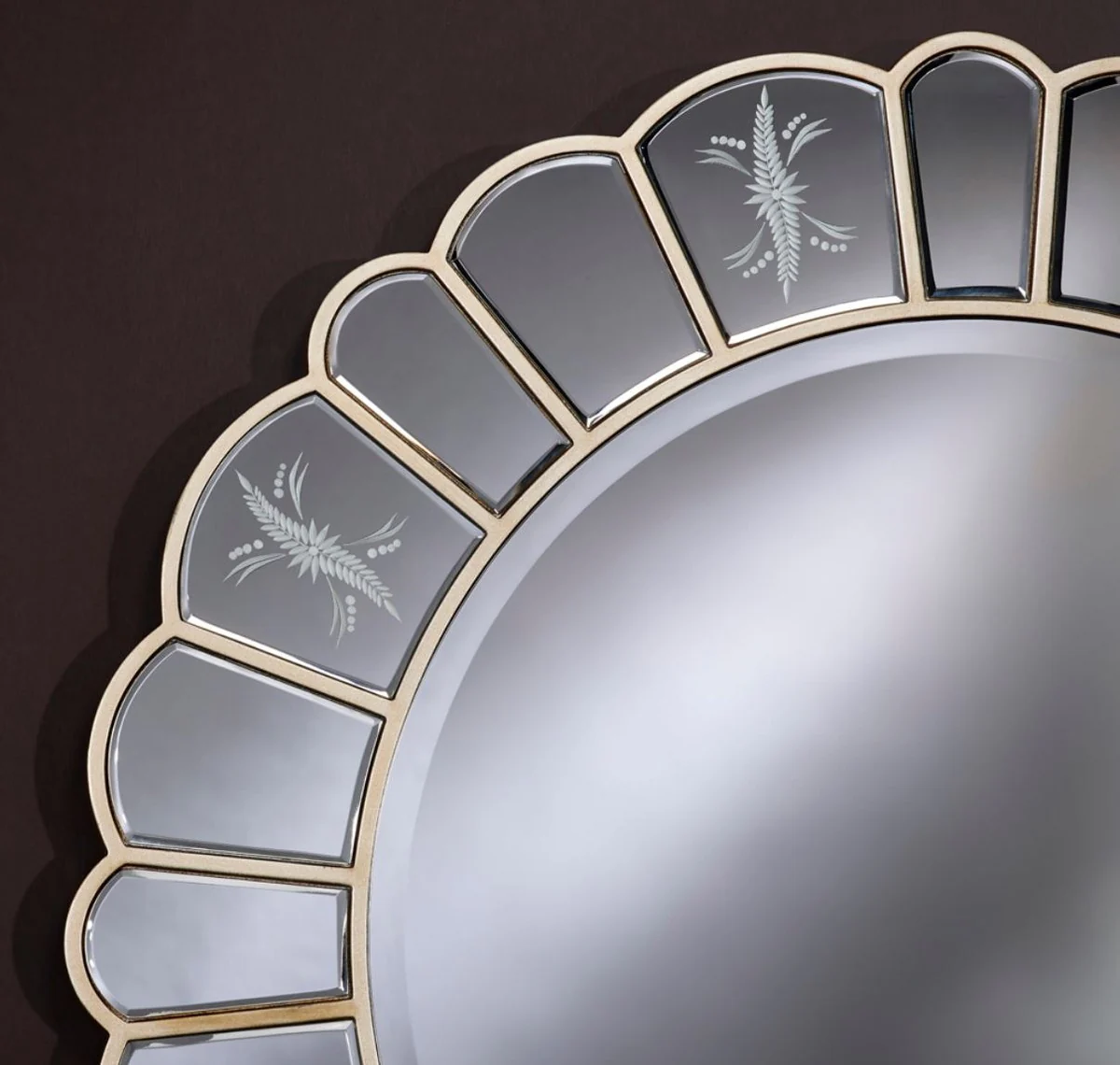 Wandspiegel mit dekorativen Gravuren Ø 100 cm - Luxus Wohnzimmer Accessoires