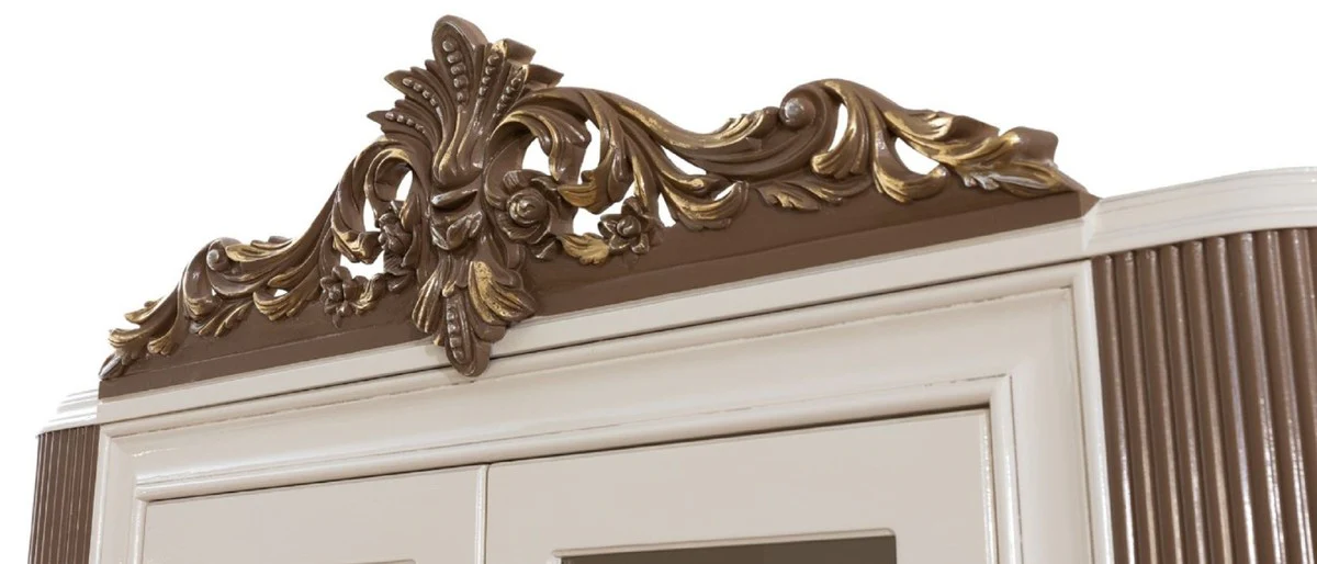 Luxus Barock Wohnzimmer Vitrine Weiß / Braun / Gold 130 x 50 x H. 220 cm - Prunkvoller Barock Vitrinenschrank mit 2 Glastüren - Edle Barock Möbel