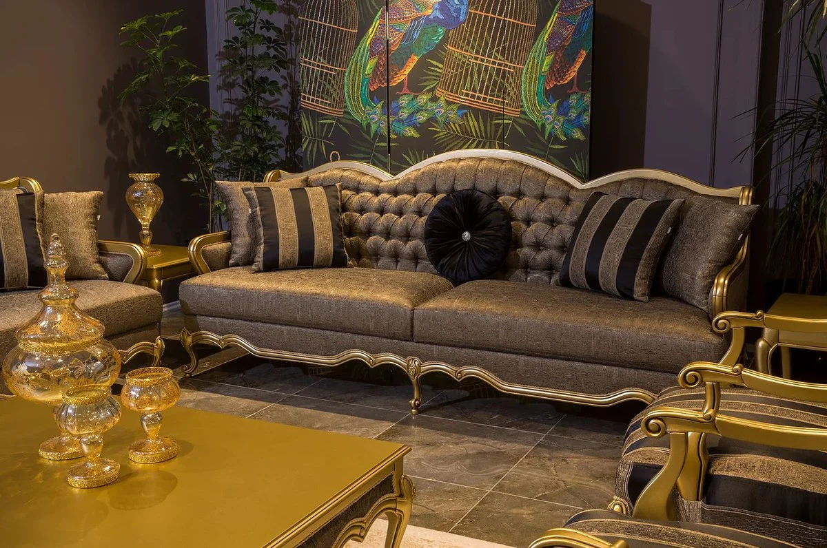Luxus Barock Sofa Grau / Gold 243 x 78 x H. 105 cm - Edles Wohnzimmer Sofa mit dekorativen Kissen - Barock Wohnzimmer Möbel