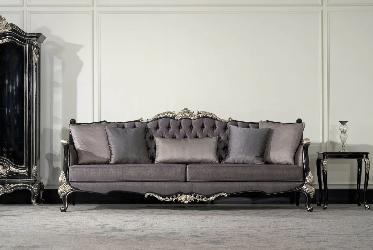 Luxus Barock Wohnzimmer Sofa Lila / Schwarz / Silber - Prunkvolles Barockstil Sofa mit dekorativen Kissen - Luxus Wohnzimmer Möbel im Barockstil - Barock Möbel