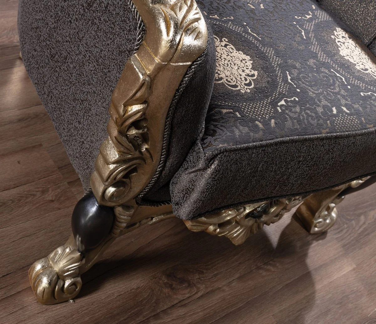 Luxus Barock Wohnzimmer Set Lila / Antik Gold / Schwarz - 2 Barock Sofas & 2 Barock Sessel & 1 Barock Couchtisch - Luxus Wohnzimmer Möbel im Barockstil - Barock Möbel