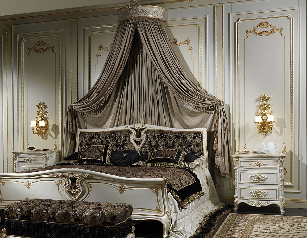 Luxus Barock Nachtkommode Weiß / Gold 56 x 39 x H. 72 cm - Prunkvoller Barock Nachttisch - Schlafzimmer Möbel - Hotel Möbel - Schloss Möbel - Luxus Qualität - Made in Italy