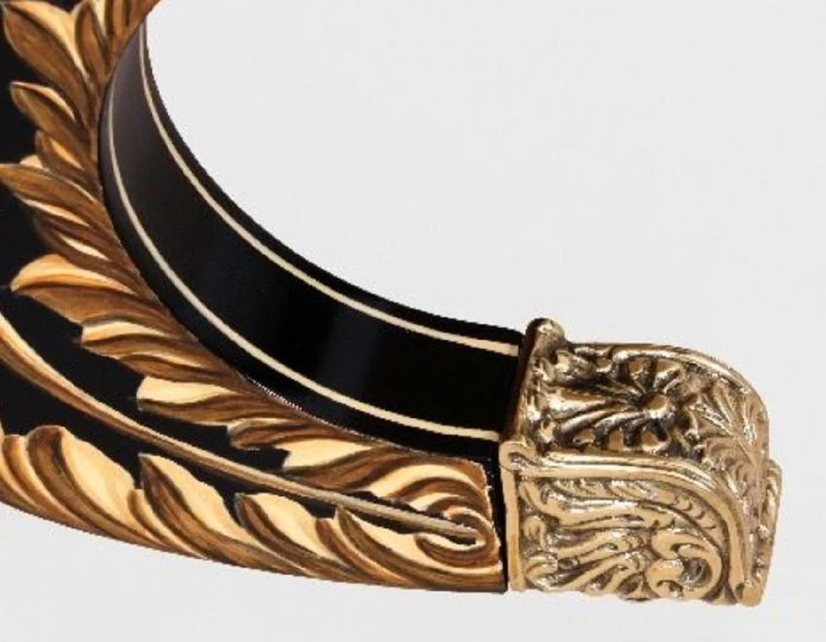 Luxus Barock Sofa Weiß / Schwarz / Gold - Prunkvolles Wohnzimmer Sofa mit Rollen - Barockstil Wohnzimmer Möbel - Luxus Möbel im Barockstil - Barock Wohnzimmer Einrichtung