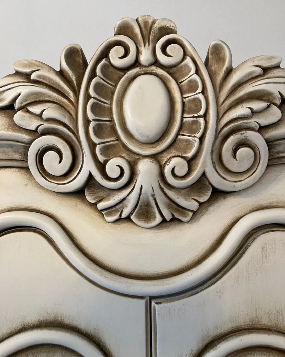 Luxus Barock Schlafzimmerschrank Antik Weiß / Braun - Prunkvoller Massivholz Schrank mit 2 Türen & Schublade - Barock Kleiderschrank - Schlafzimmer Möbel im Barockstil - Barock Möbel