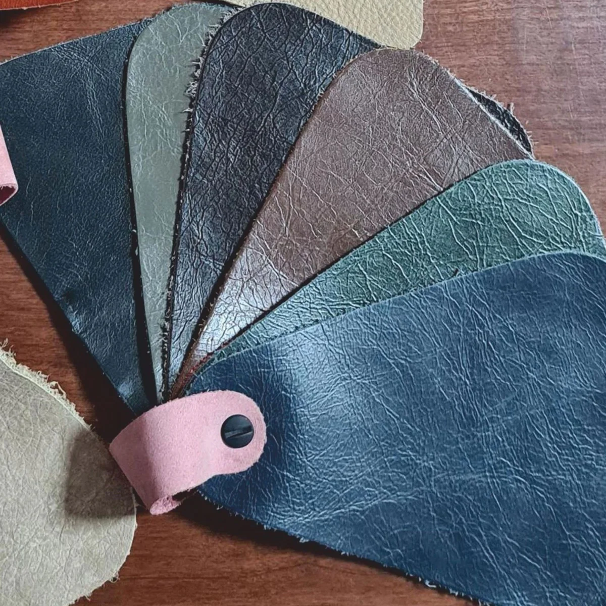 Luxus Chesterfield Leder Sofa Vintage Grün / Schwarz 224 cm - Echtleder Möbel