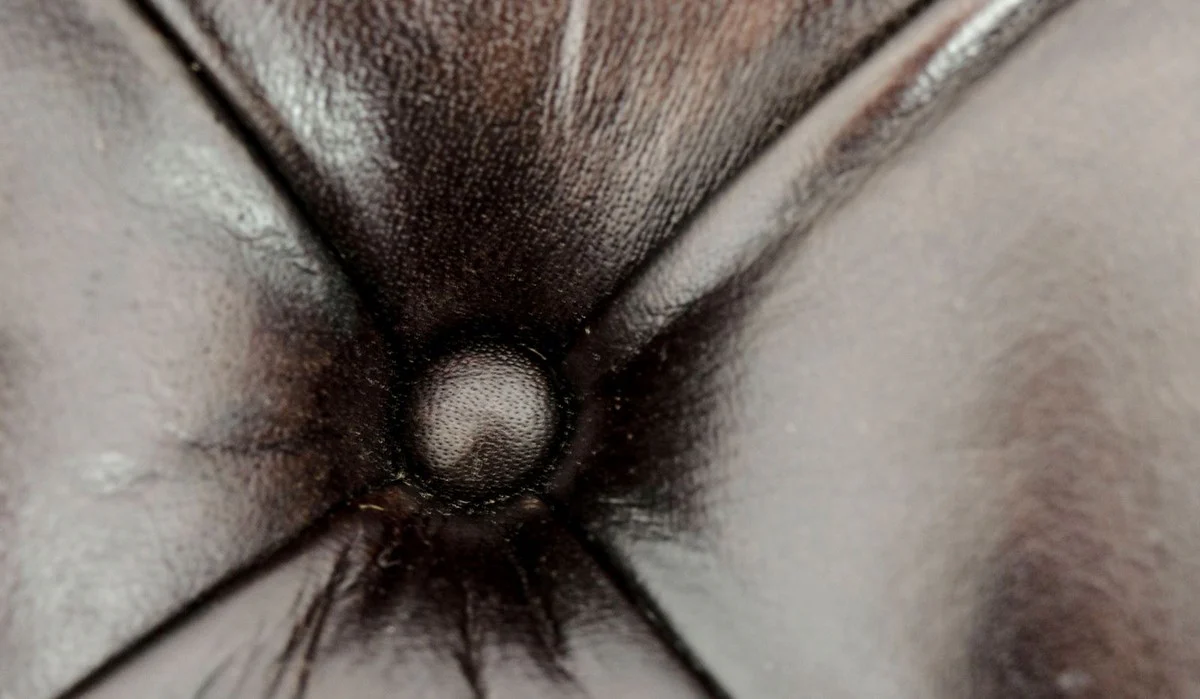 Luxus Echtleder Fußhocker Rotguss 64 x 64 x H. 46 cm - Chesterfield Möbel