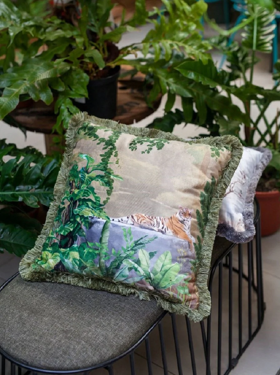Luxus Deko Kissen Dschungel & Tiger Mehrfarbig / Grün 45 x 45 cm - Bedrucktes Samt Kissen mit Fransen - Edles Zierkissen - Luxus Kollektion