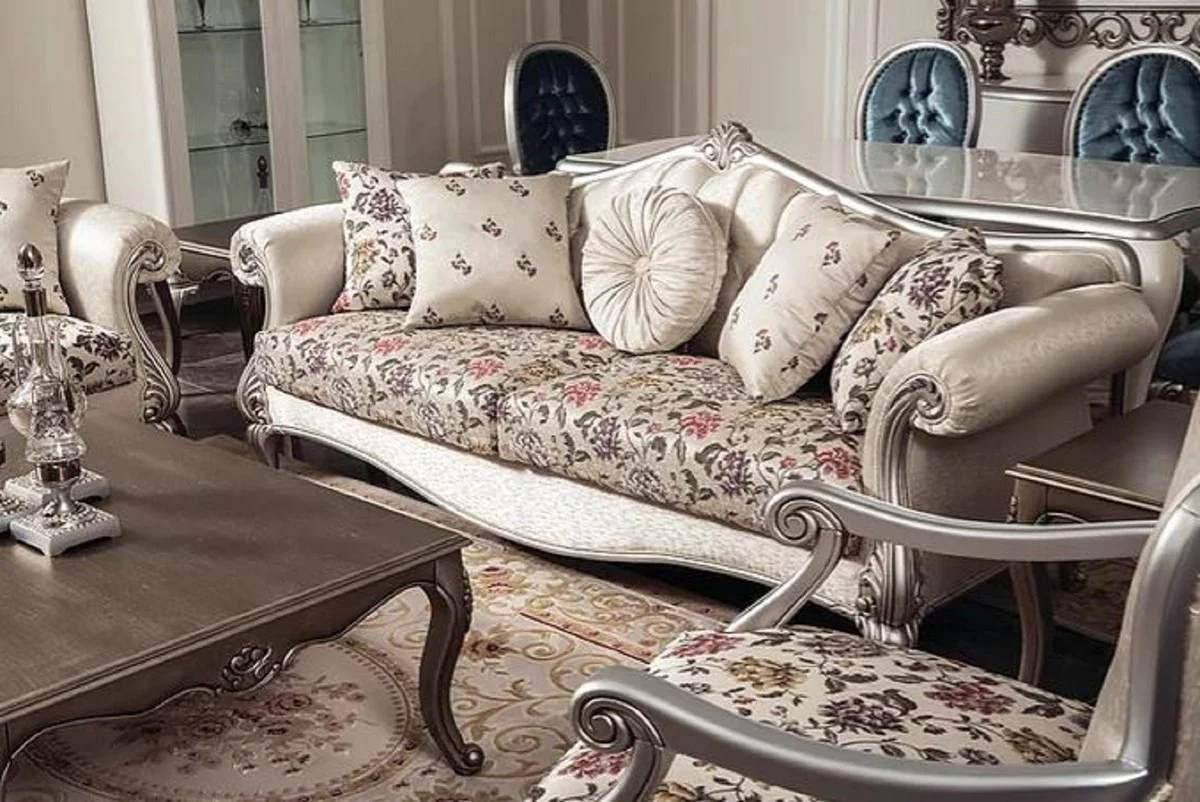 Luxus Barock Sofa Creme / Beige / Silber 230 x 84 x H. 99 cm - Edles Wohnzimmer Sofa mit Blumenmuster und dekorativen Kissen - Barock Wohnzimmer Möbel