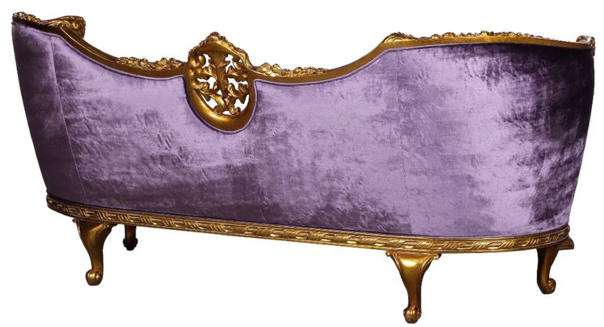 Luxus Barock Samt Sofa Lila / Gold - Edles Handgefertigtes Wohnzimmer Sofa im Barockstil - Prunkvolle Barock Wohnzimmer Möbel