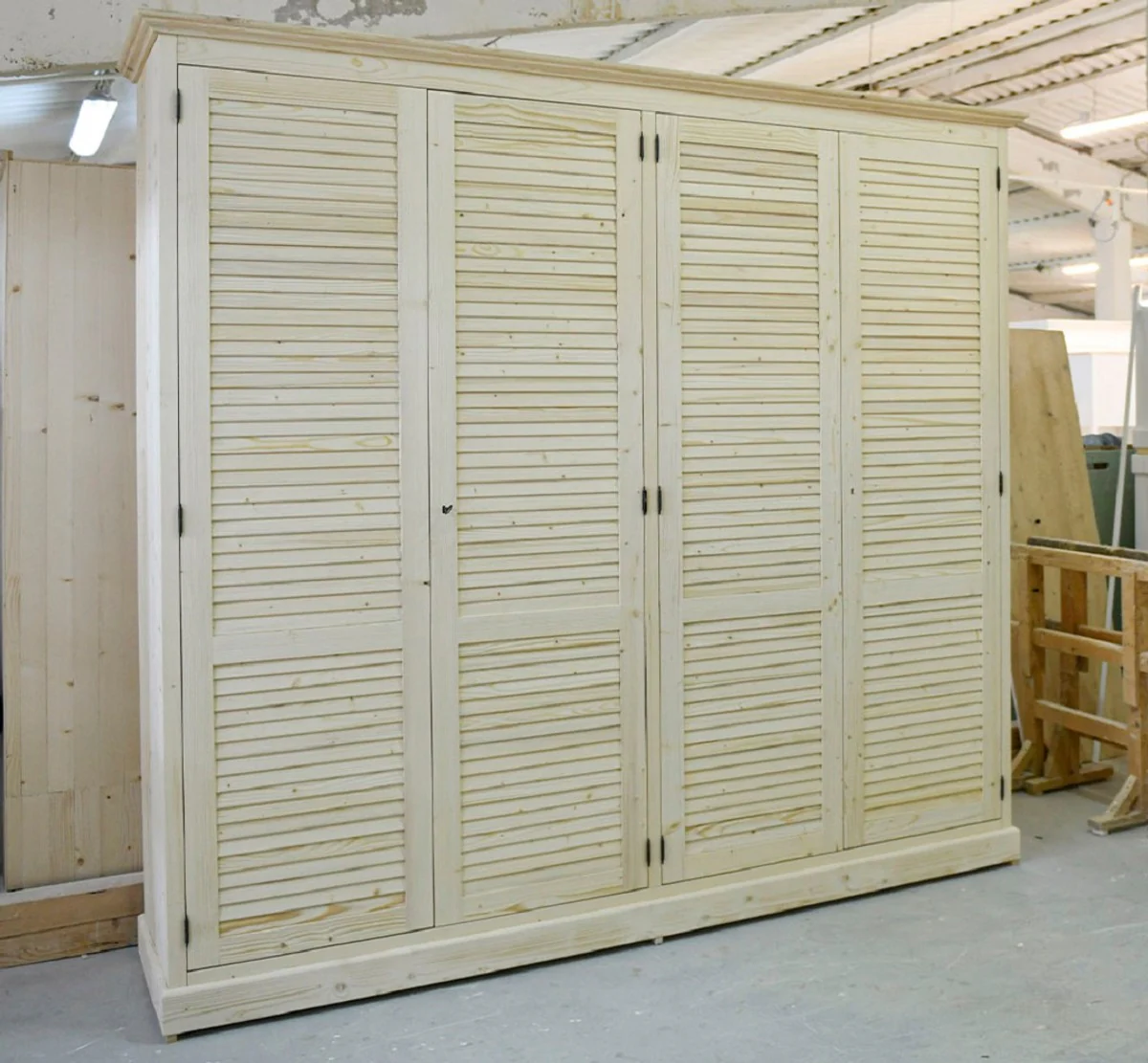 Landhausstil Schlafzimmerschrank Naturfarben 254 x 59 x H. 230 cm - Massivholz Kleiderschrank mit 4 Türen und 2 Schubladen - Massivholz Schlafzimmer Möbel im Landhausstil