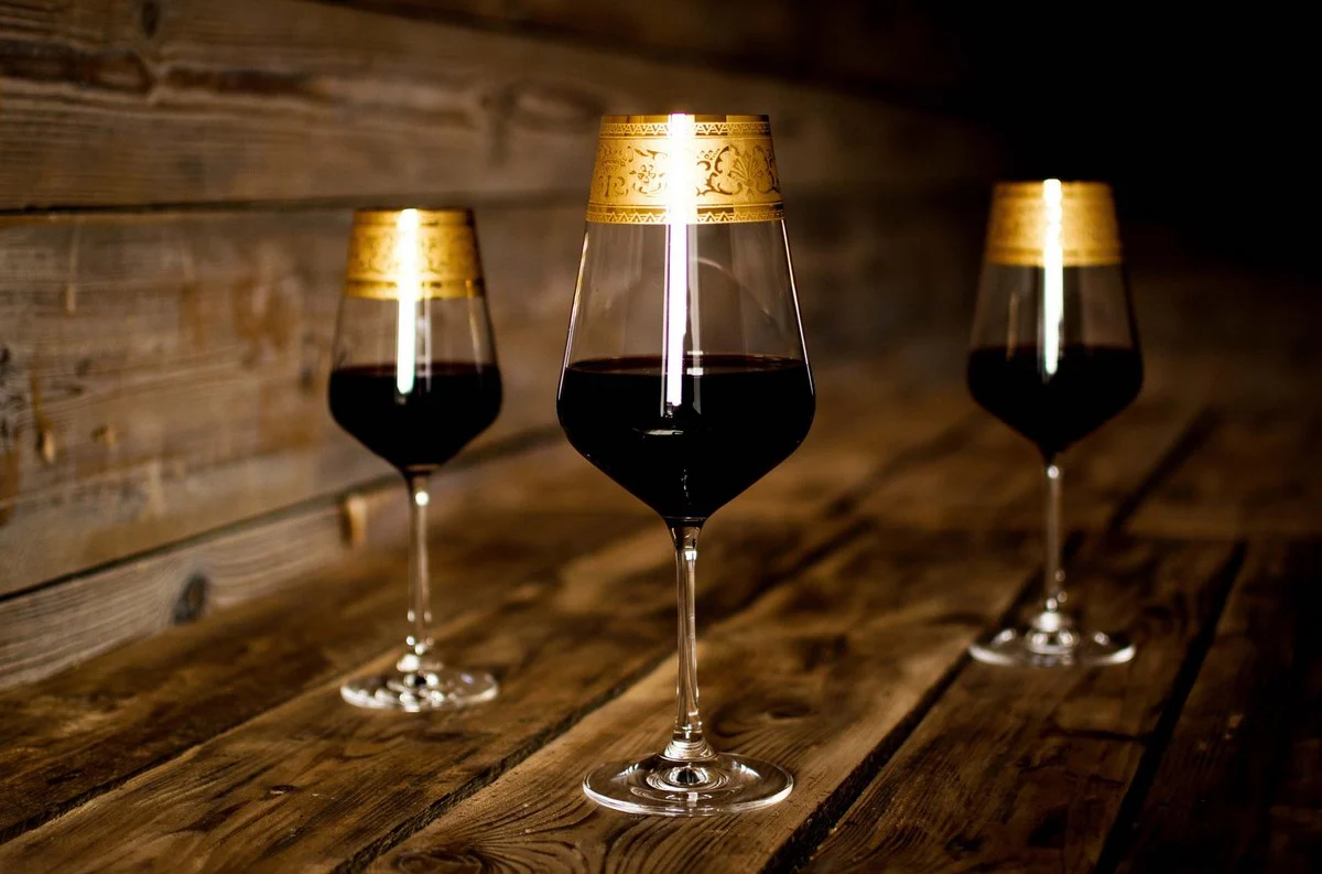 Luxus Barock Rotweinglas 6er Set Gold Ø 8,5 x H. 24 cm - Handgefertigte und handgravierte Weingläser - Hotel & Restaurant Accessoires - Luxus Qualität