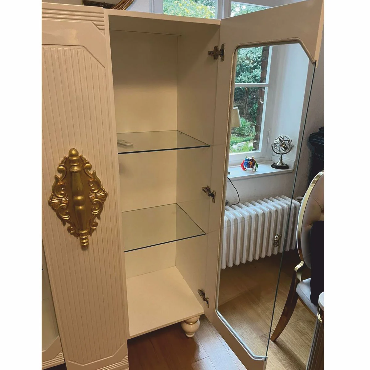 Luxus Barock Vitrine Weiß / Gold 125 x 49 x H. 169 cm - Ausstellungsstück