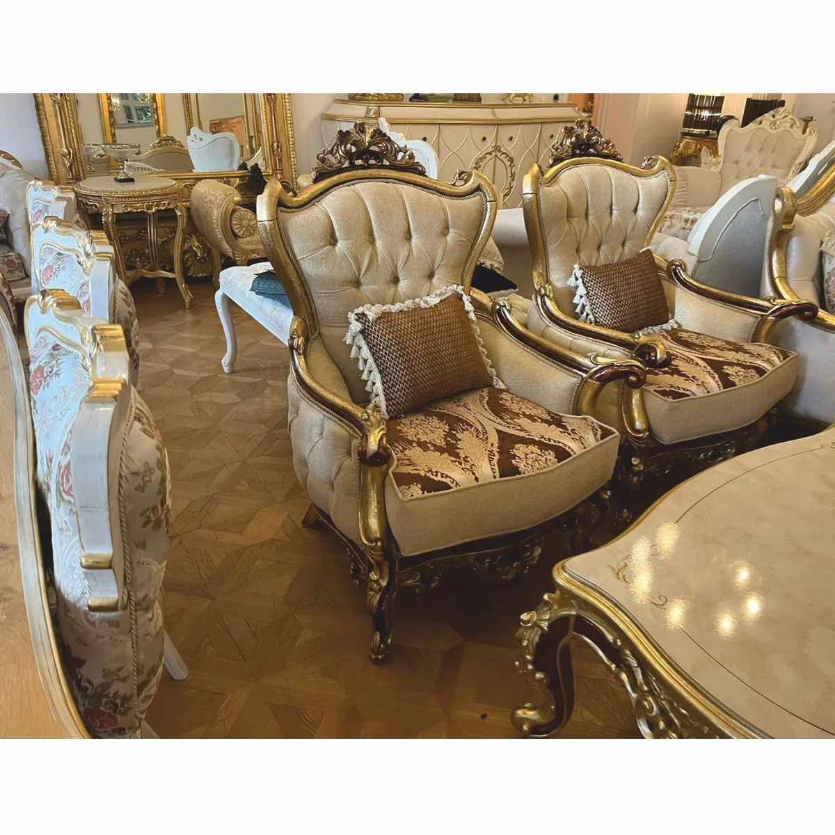 Luxus Barock Wohnzimmer Set Beige / Braun / Gold - Barockstil Möbel