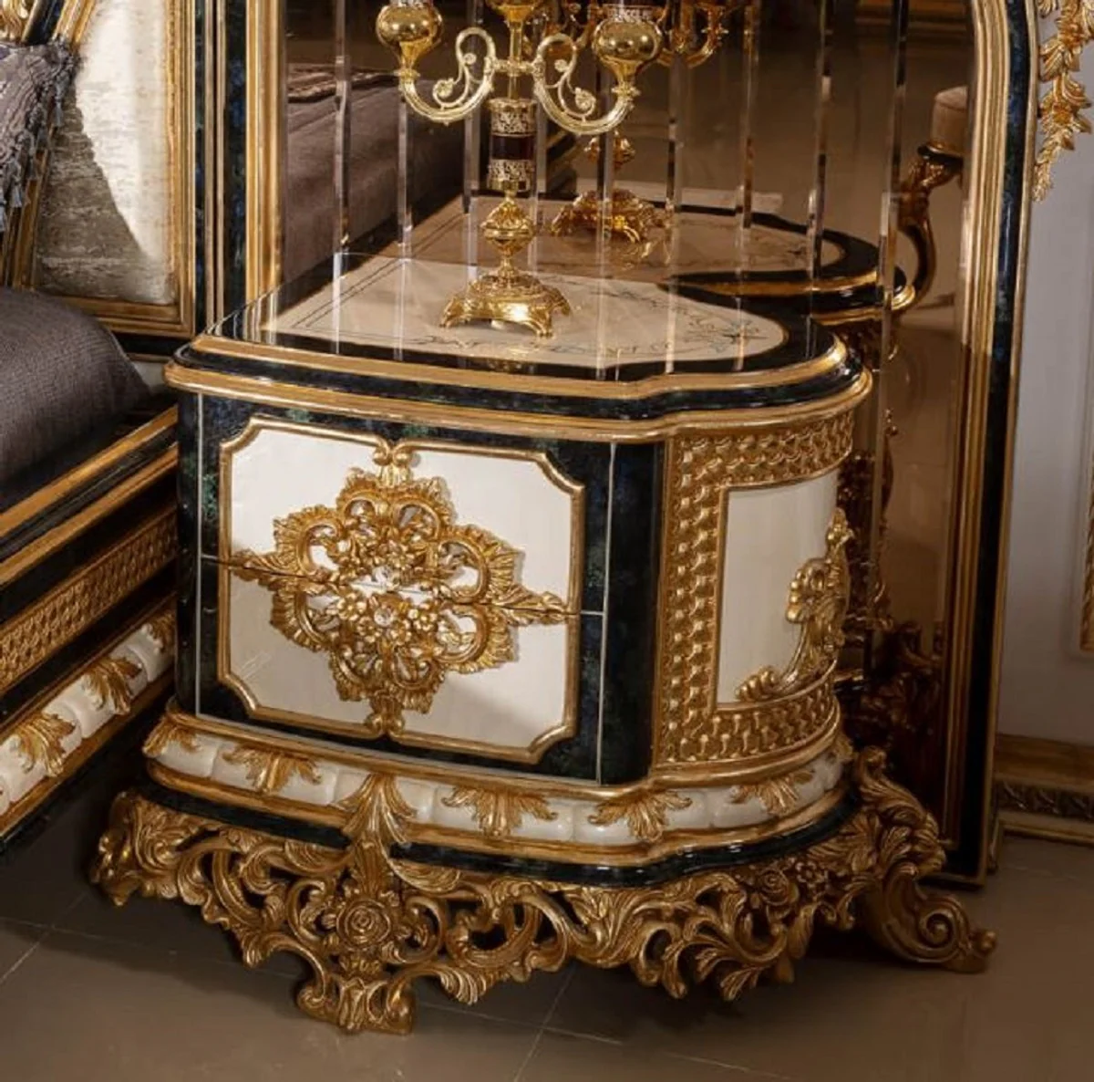 Luxus Barock Nachtkommoden Set Weiß / Blau / Gold - Prunkvolle Massivholz Nachttische - Barock Schlafzimmer Möbel - Edel & Prunkvoll