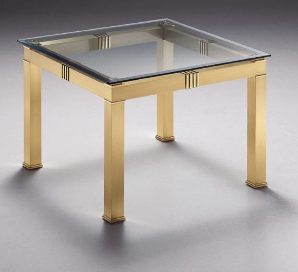 Luxus Beistelltisch Messingfarben 70 x 70 x H. 48 cm - Quadratischer Messing Tisch mit Glasplatte - Luxus Wohnzimmer Möbel