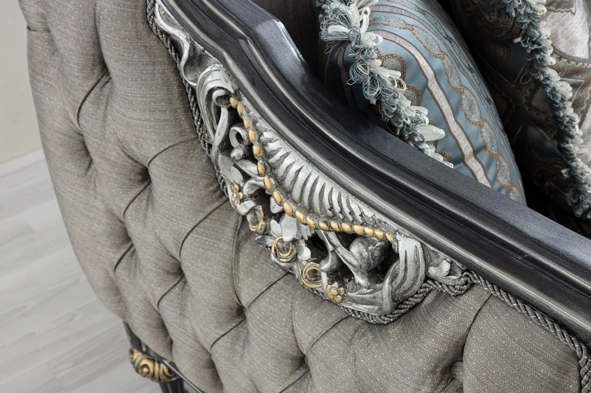 Luxus Barock Sofa Silber / Türkis / Gold 248 x 96 x H. 118 cm - Prunkvolles Massivholz Wohnzimmer Sofa mit elegantem Muster und dekorativen Kissen - Barock Wohnzimmer Möbel