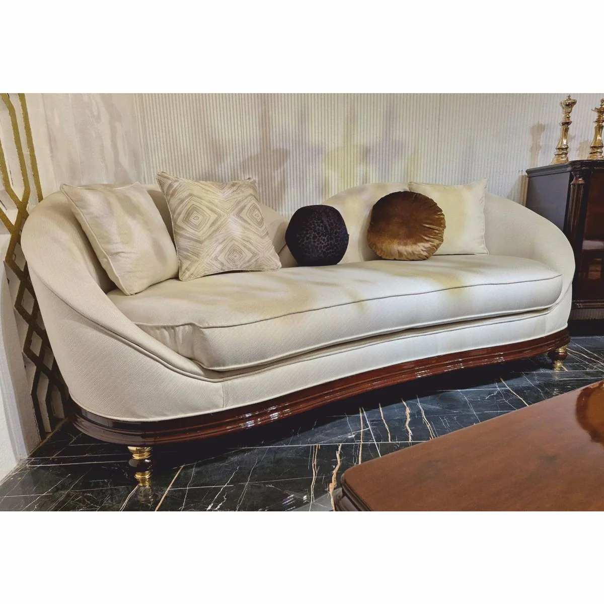 Luxus Barock Sofa Creme / Dunkelbraun / Gold 240 cm - Barockstil Wohnzimmer Möbel