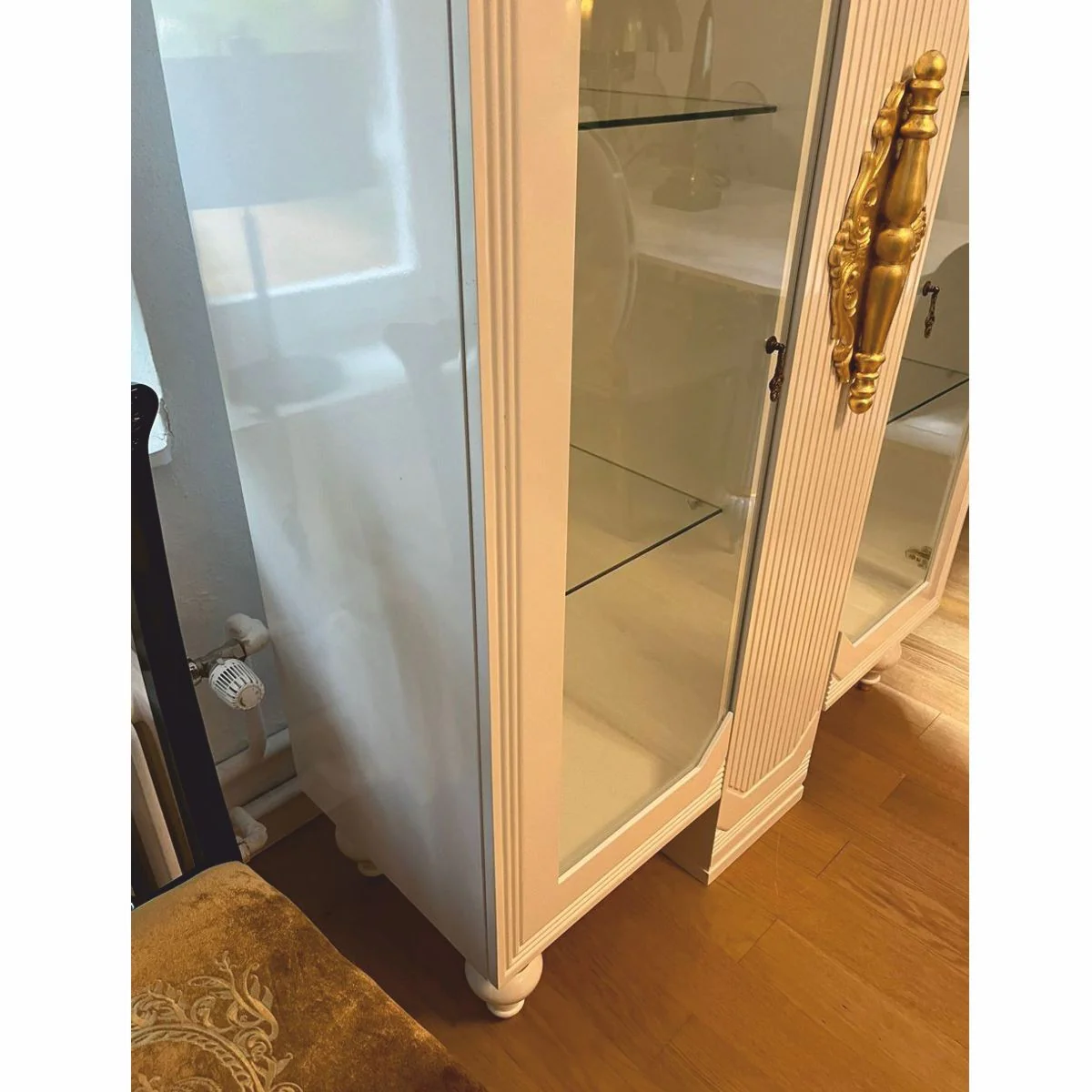 Luxus Barock Vitrine Weiß / Gold 125 x 49 x H. 169 cm - Ausstellungsstück