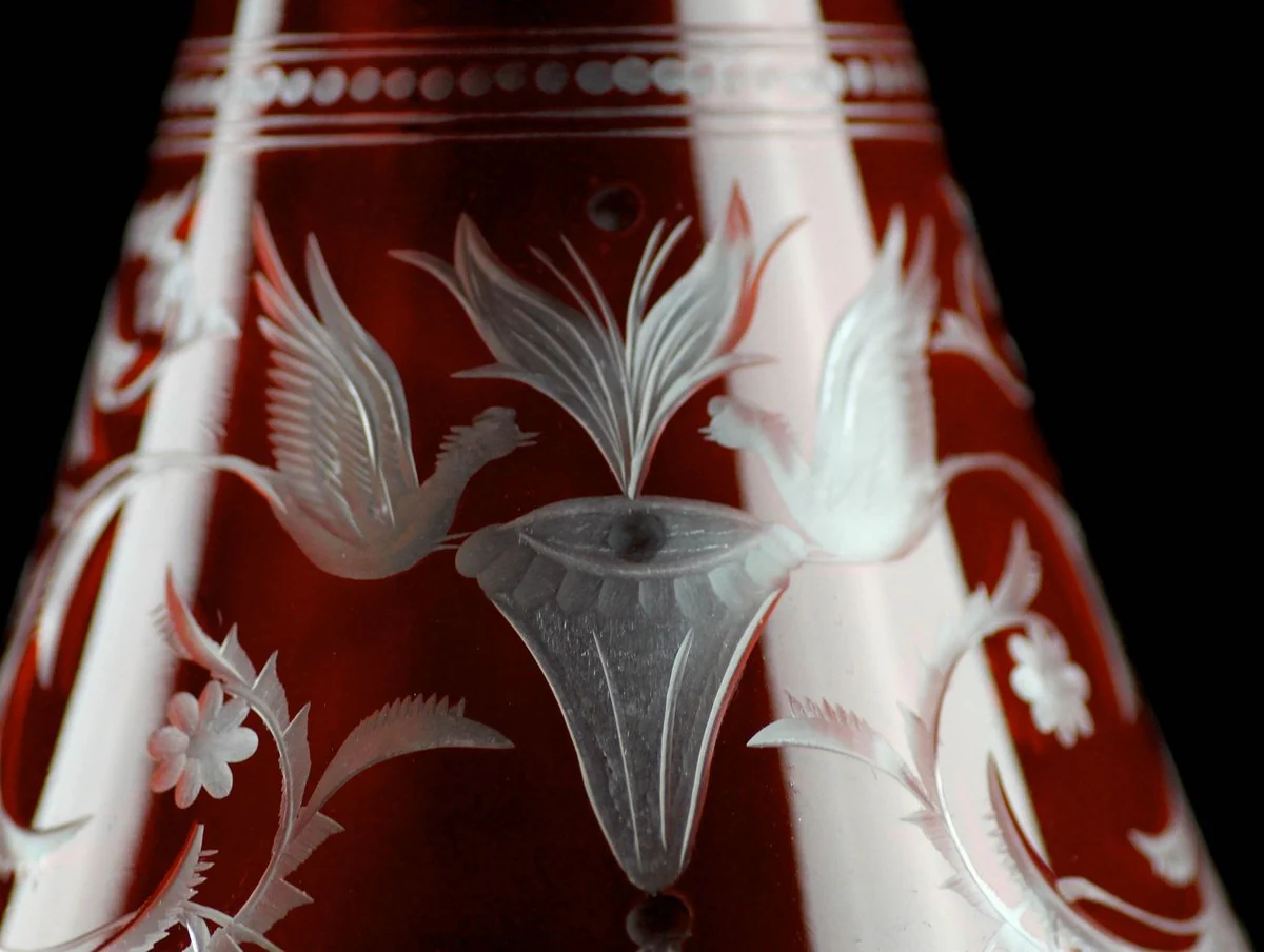 Luxus Weinkaraffe Rot / Silber Ø 17 x H. 36 cm - Mundgeblasene und handgravierte Glas Karaffe - Hotel & Restaurant Accessoires - Luxus Qualität