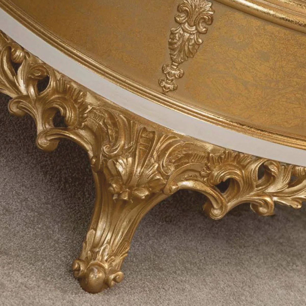 Luxus Barock Couchtisch Gold / Weiß 120 cm - Barockstil Möbel