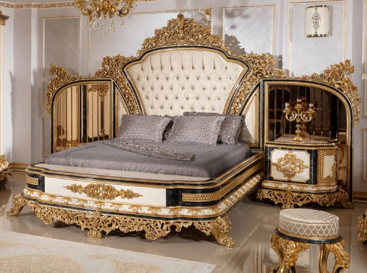 Luxus Barock Schlafzimmer Set Gold / Weiß / Blau / Gold - 1 Doppelbett mit Kopfteil & 2 Nachtkommoden - Schlafzimmer Möbel im Barockstil - Edel & Prunkvoll