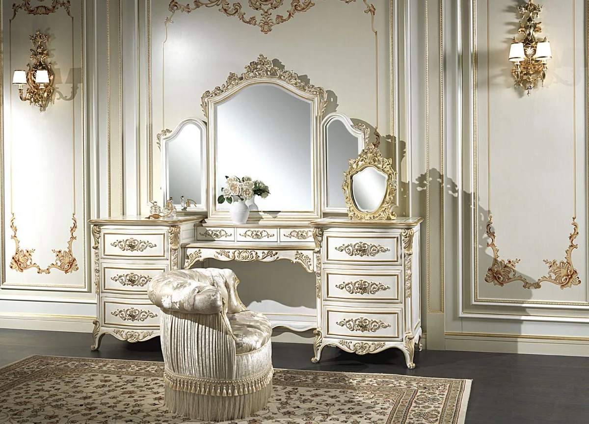 Luxus Barock Schlafzimmer Set Weiß / Gold - 1 Schminkkommode & 1 Spiegel & 1 Sessel - Prunkvolle Schlafzimmer Möbel - Hotel Möbel - Schloss Möbel - Luxus Qualität - Made in Italy