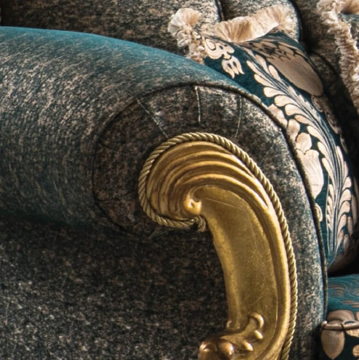 Luxus Barock Wohnzimmer Set Grün / Gold - 2 Sofas & 2 Sessel & 1 Couchtisch - Handgefertigte Wohnzimmer Möbel im Barockstil - Edel & Prunkvoll