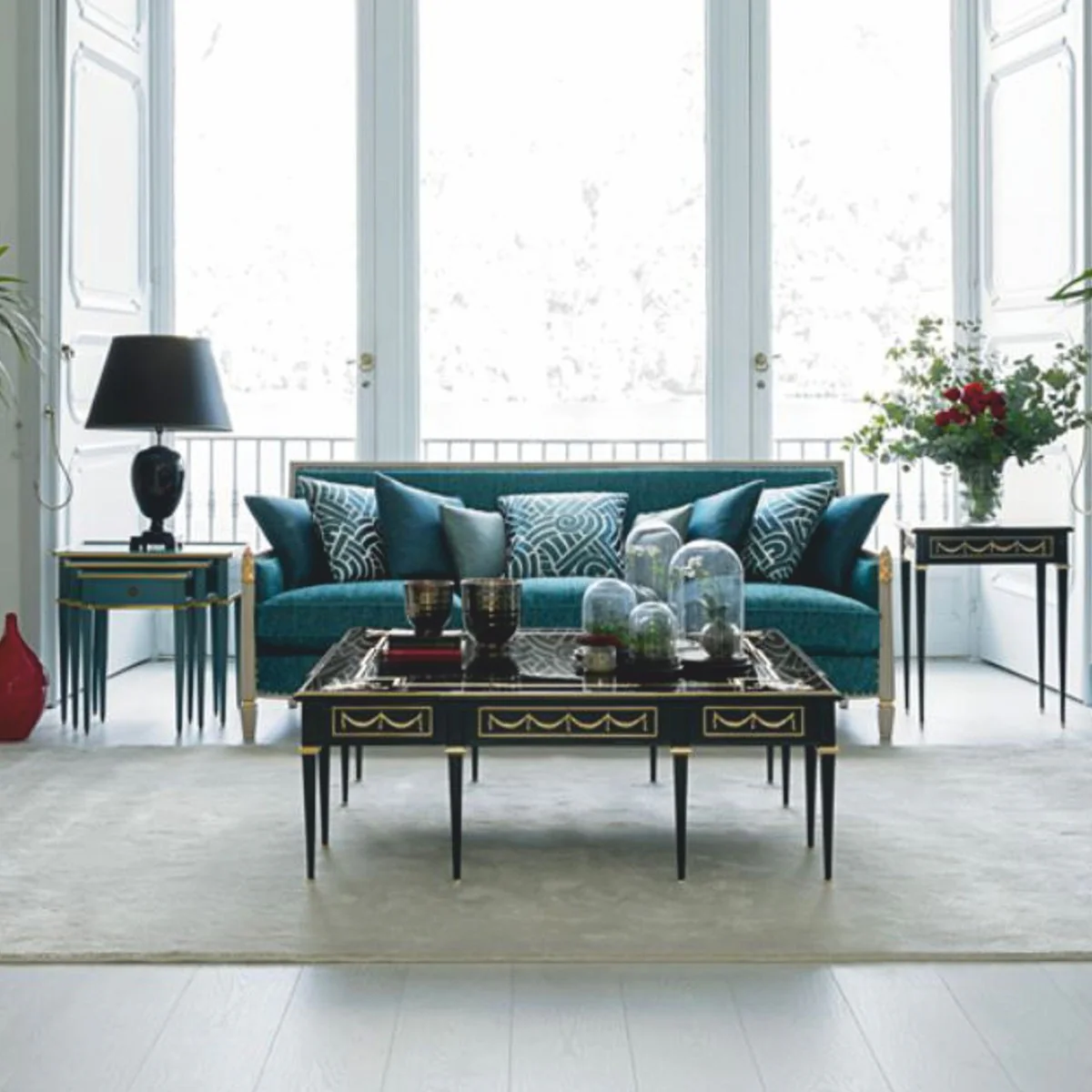 Luxus Barock Couchtisch mit Glasplatte Schwarz / Gold 127 cm - Made in Italy