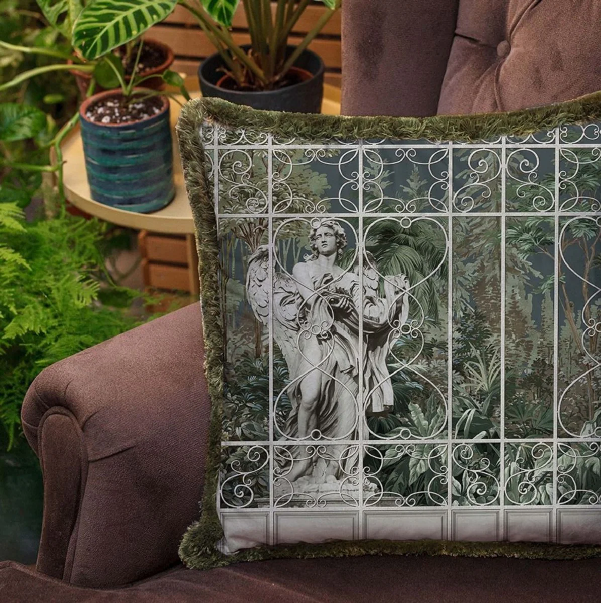 Luxus Barock Deko Kissen Skulptur Grau / Braun / Grün 45 x 45 cm - Bedrucktes Samt Kissen mit Fransen - Luxus Barock Deko Accessoires