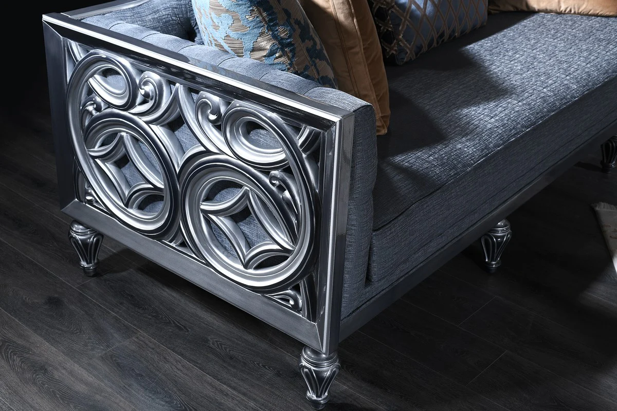 Luxus Barock Chesterfield Sofa Blau / Silber 250 x 92 x H. 85 cm - Wohnzimmermöbel im Barockstil