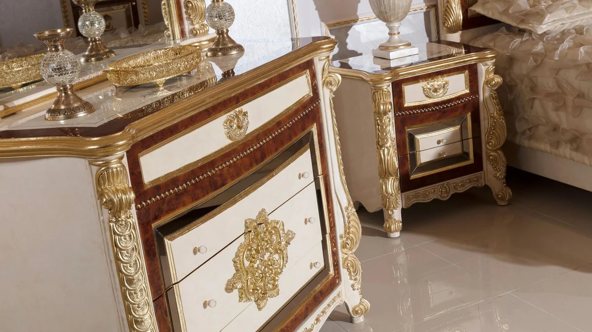 Luxus Barock Nachtkommode Weiß / Beige / Braun / Gold - Prunkvoller Barock Nachttisch mit 3 Schubladen - Luxus Schlafzimmer Möbel im Barockstil - Barock Möbel - Barock Einrichtung